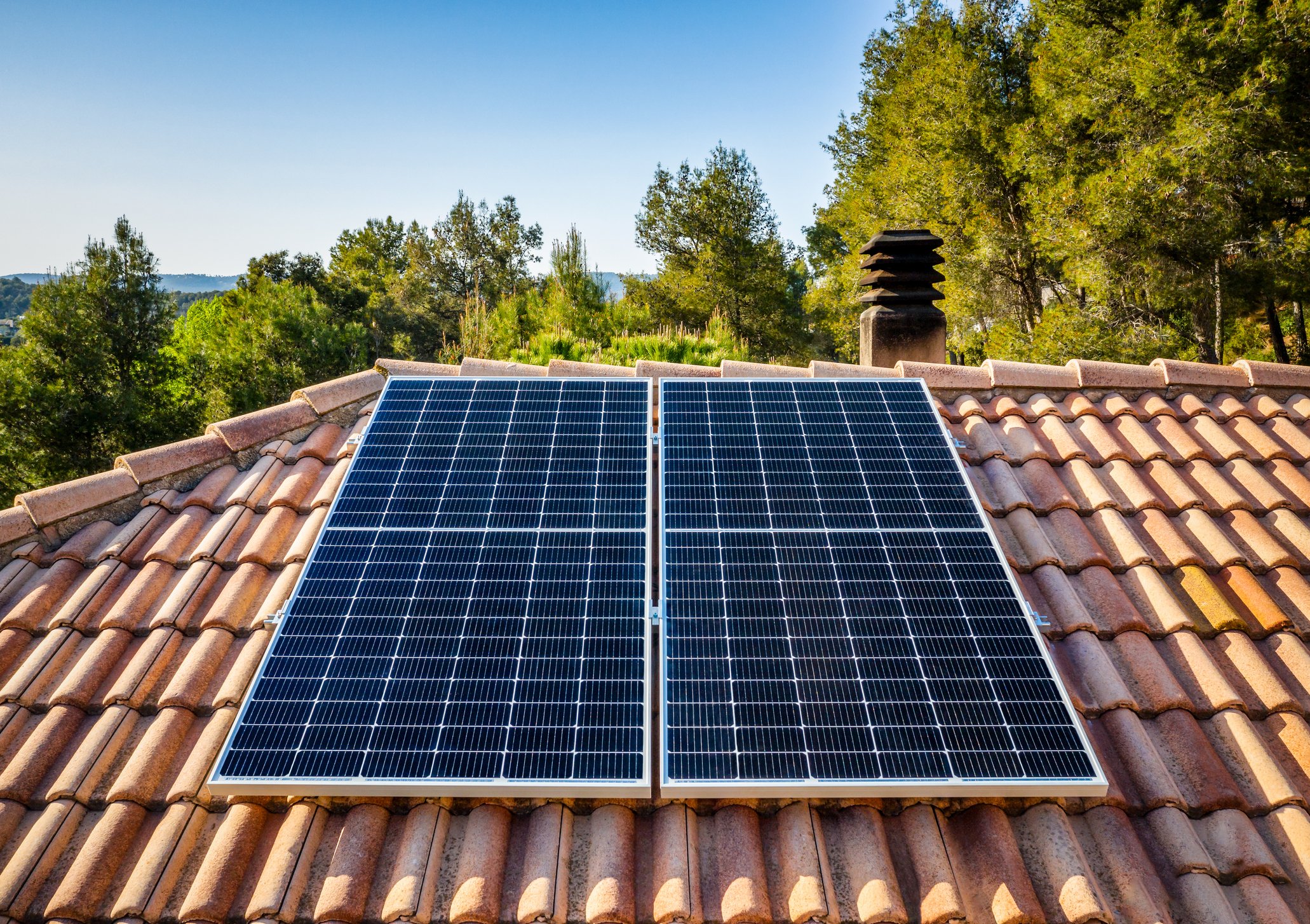 découvrez les panneaux solaires tuilés, une solution esthétique et efficace pour produire de l'énergie renouvelable. alliant design et innovation, ces tuiles photovoltaïques s'intégrent parfaitement à votre toiture tout en optimisant la performance énergétique de votre maison. optez pour l'énergie solaire et faites un geste pour l'environnement!