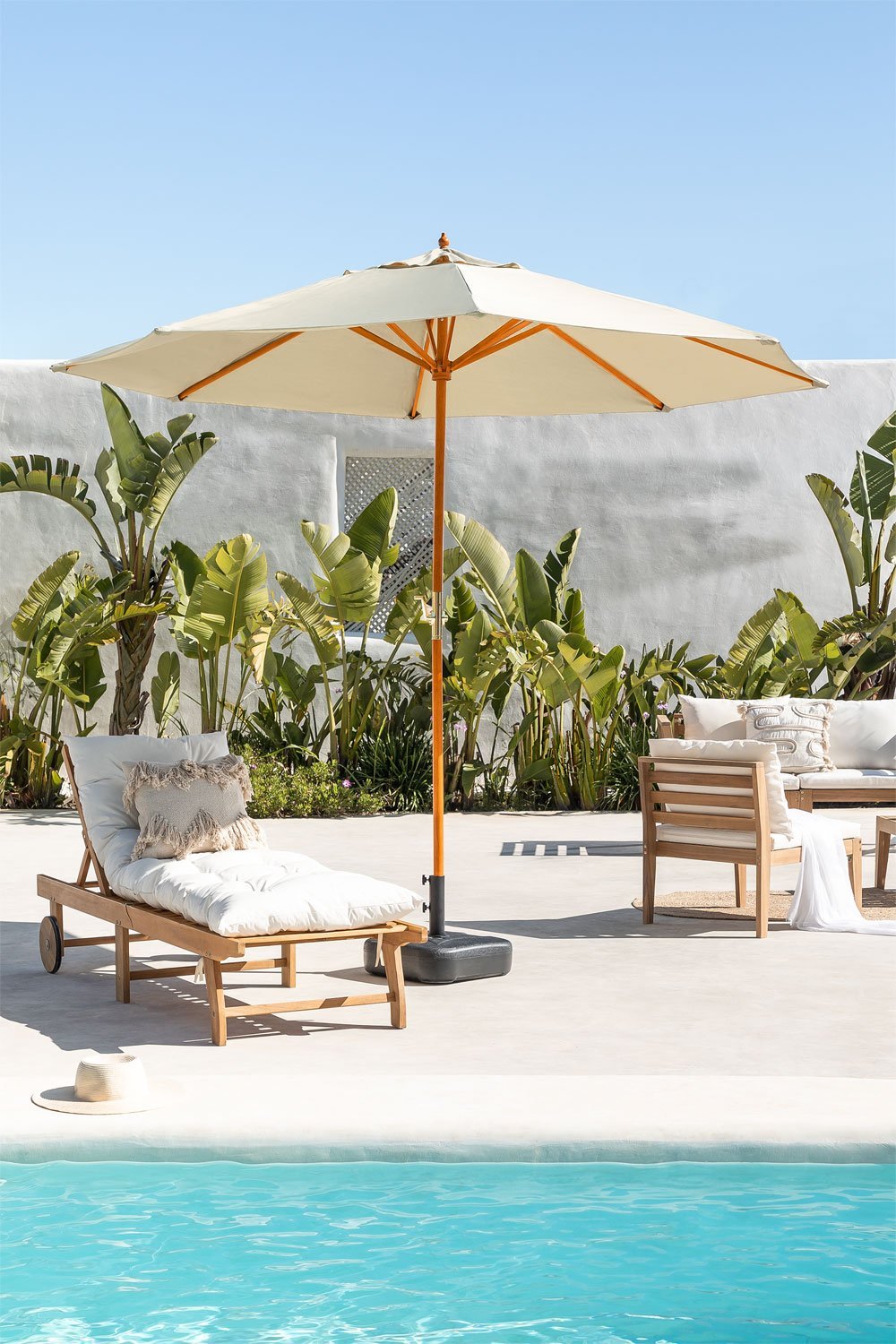 découvrez notre sélection de parasols élégants et fonctionnels, conçus pour vous protéger du soleil tout en ajoutant une touche de style à votre extérieur. idéals pour le jardin, la terrasse ou la plage, nos parasols allient qualité et esthétisme pour des moments de détente inoubliables.