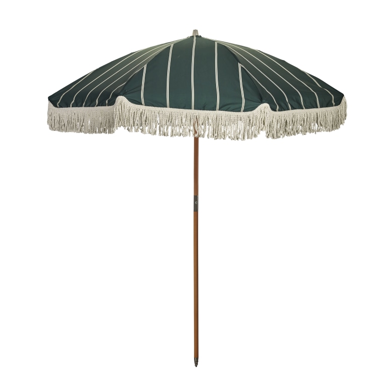 découvrez notre vaste sélection de parasols, alliant style et protection solaire. idéals pour vos journées en plein air, nos parasols offrent une ombre rafraîchissante tout en embellissant votre espace extérieur.