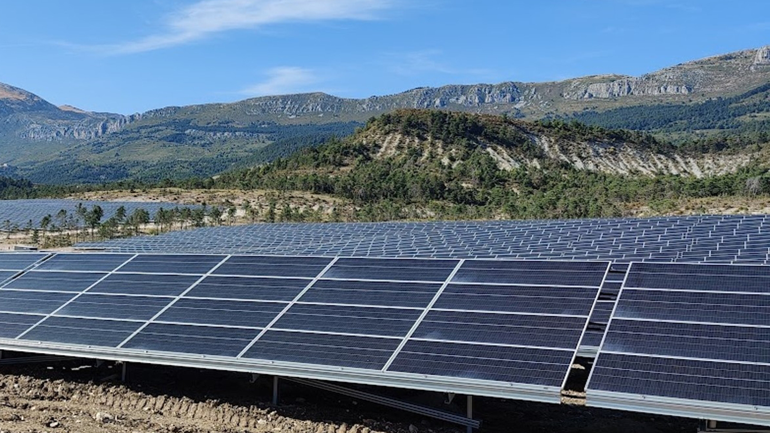 découvrez notre parc solaire, une initiative dédiée à la production d'énergie renouvelable. profitez d'une solution durable pour réduire votre empreinte carbone tout en participant à la préservation de l'environnement. rejoignez le mouvement vers une énergie propre et renouvelable dès aujourd'hui!