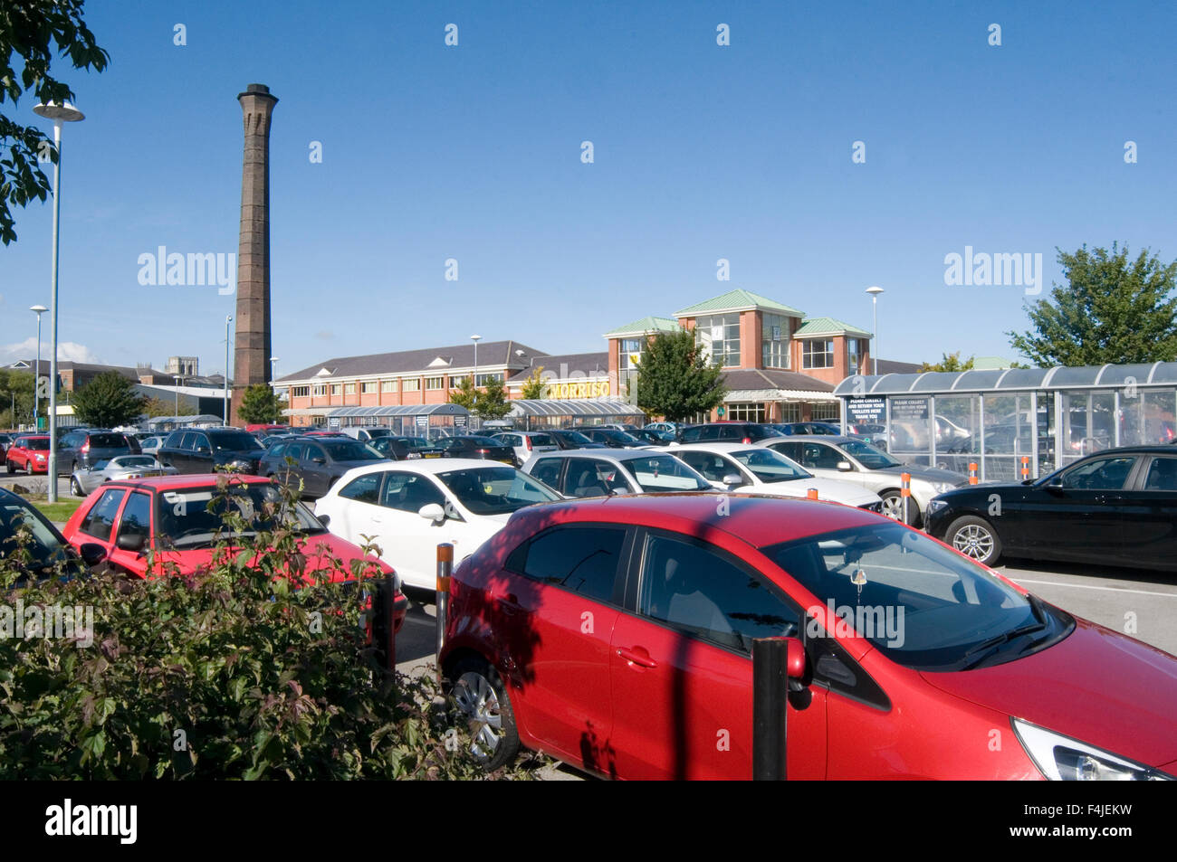 découvrez notre parking réservé pour les clients de notre magasin, garantissant un accès facile et rapide à vos achats. profitez d'une expérience de shopping sans tracas avec un stationnement sécurisé et pratique.