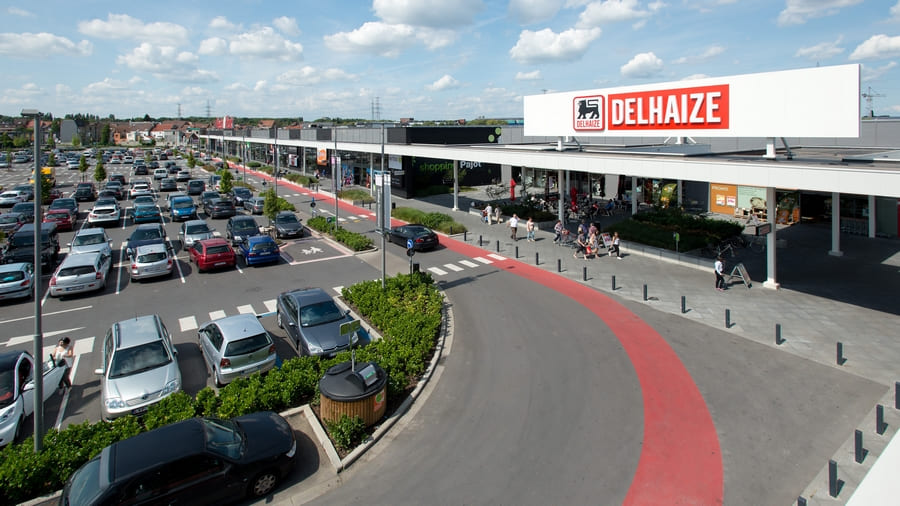 découvrez notre parking réservé pour les clients de notre magasin, offrant un accès facile et sécurisé. profitez d’une expérience de shopping sans souci grâce à nos places de stationnement pratiques, à quelques pas de l'entrée.