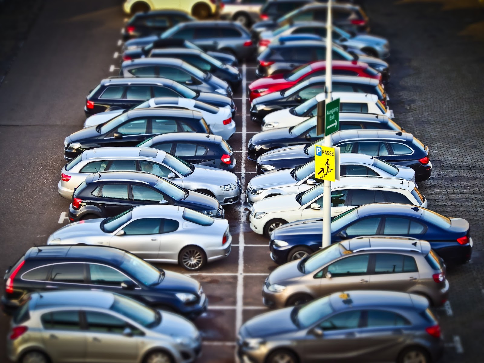 découvrez nos solutions de stationnement adaptées à tous vos besoins. réservez votre place de parking facilement et profitez de tarifs compétitifs dans un emplacement idéal.