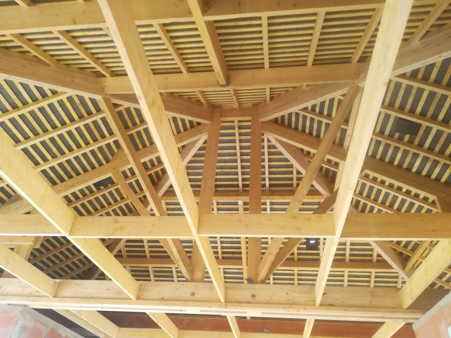 découvrez tout ce qu'il faut savoir sur les pentes de toit de 35%. apprenez comment choisir la bonne inclinaison pour votre toiture, ses avantages, et les implications sur l'esthétique et l'étanchéité de votre maison. idéal pour les professionnels et les amateurs de bricolage.
