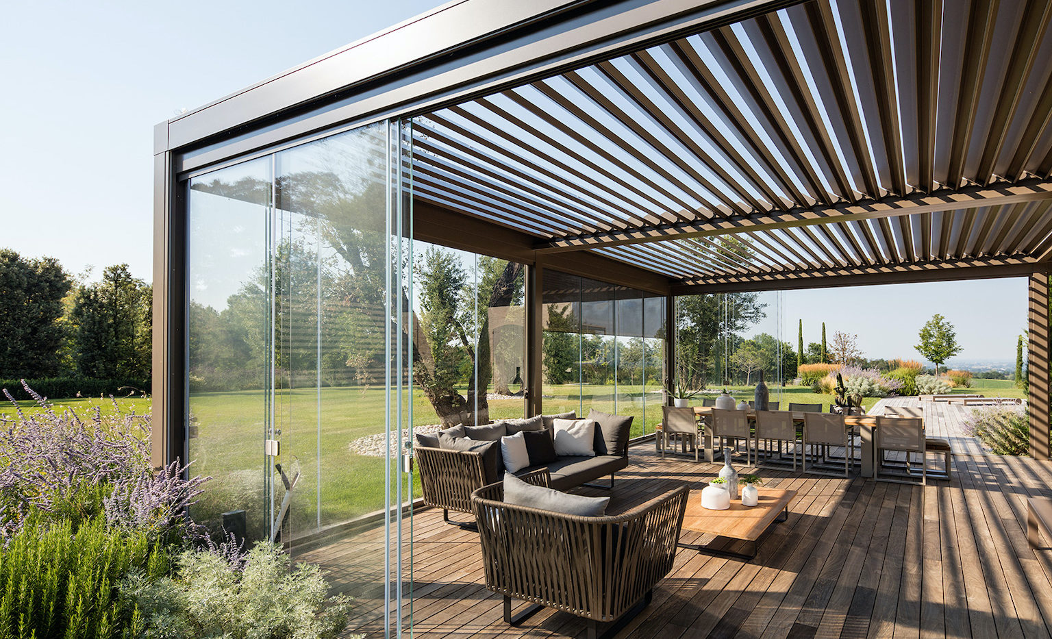 découvrez la pergola bioclimatique, une solution idéale pour profiter de votre espace extérieur tout en régulant la température et la lumière. design moderne et matériaux de qualité, elle s'adapte à tous vos besoins pour créer un environnement agréable et personnalisé.