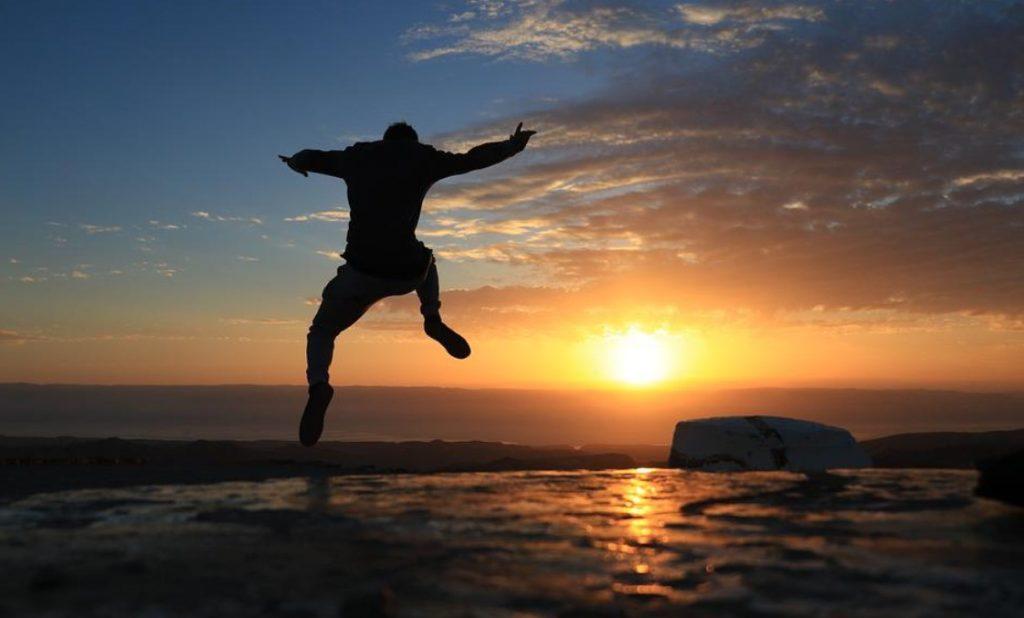découvrez le concept de la personne solaire, un individu rayonnant de positivité et d'énergie. apprenez comment cultiver votre lumière intérieure et devenir une source d'inspiration pour les autres.