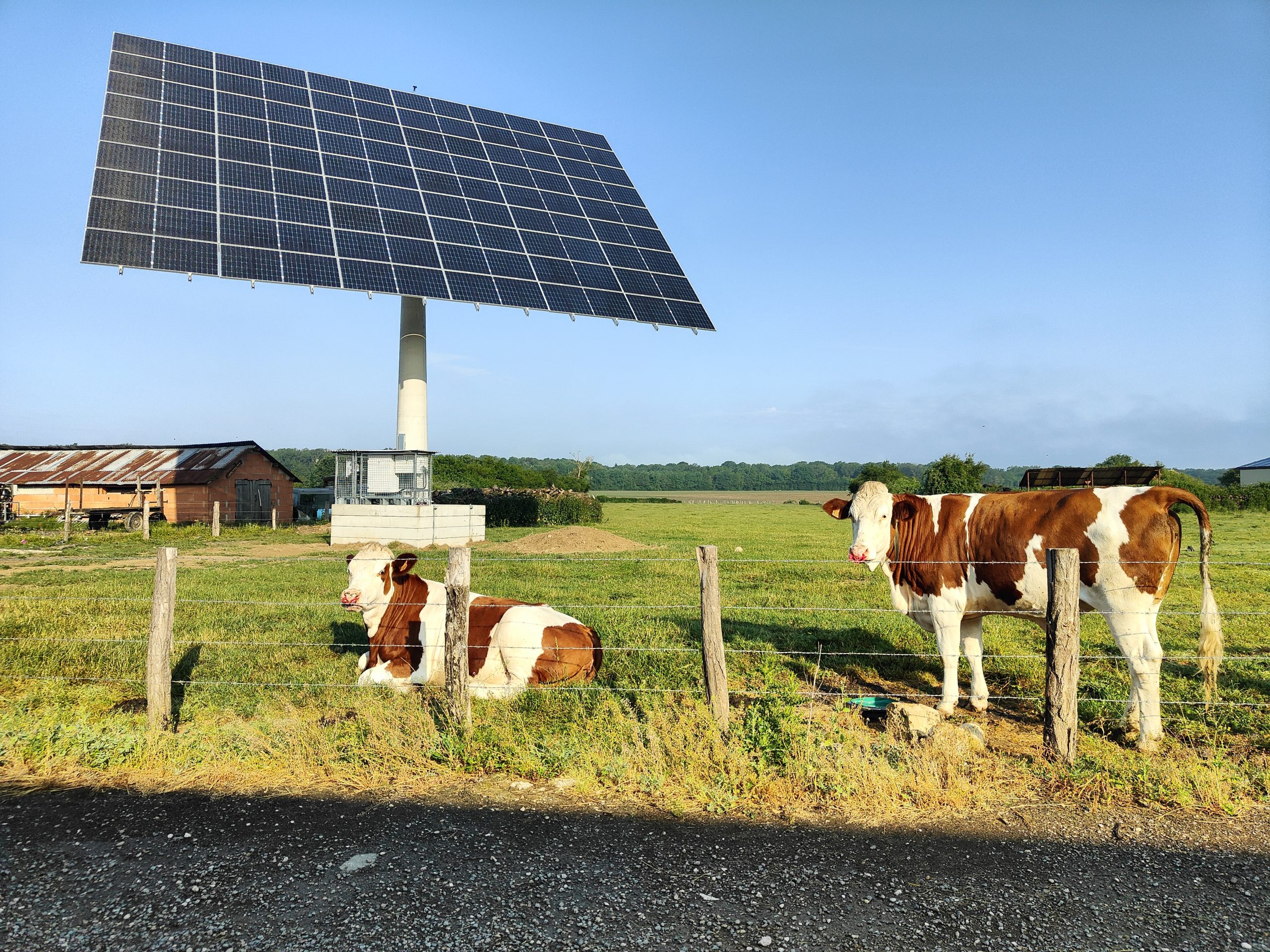découvrez notre tracker solaire, une solution innovante pour maximiser la production d'énergie solaire. optimisez l'orientation de vos panneaux solaires en suivant le mouvement du soleil tout au long de la journée et augmentez votre rendement énergétique. idéal pour les particuliers et les professionnels souhaitant tirer le meilleur parti de l'énergie renouvelable.