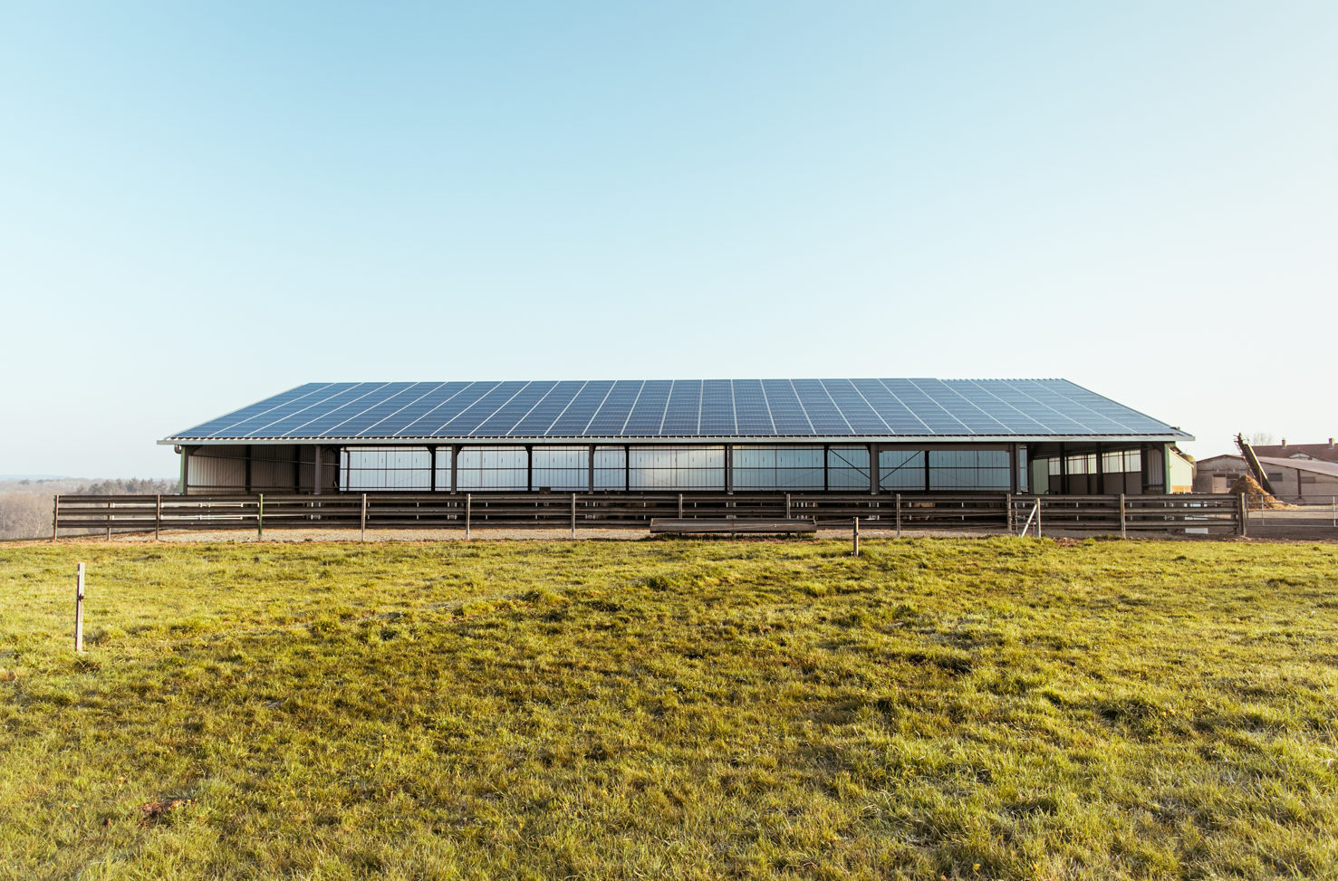 découvrez comment le photovoltaïque agricole transforme les exploitations en alliant durabilité et rentabilité. optimisez votre production tout en contribuant à la transition énergétique grâce à des solutions solaires adaptées à vos besoins.
