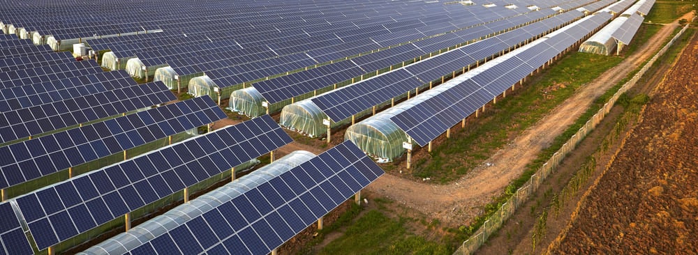 découvrez comment le photovoltaïque agricole transforme les exploitations en sources d'énergie durable. maximisez votre rendement tout en réduisant votre empreinte carbone grâce à des solutions solaires innovantes adaptées aux besoins des agriculteurs.