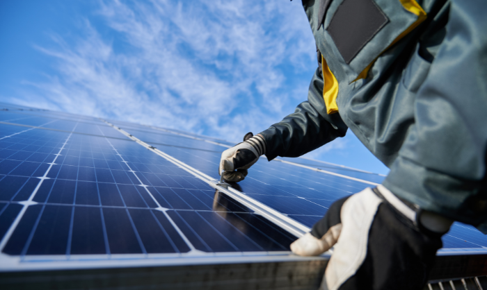 découvrez les avantages de l'autoconsommation solaire, une solution écologique et économique qui vous permet de produire votre propre électricité à partir de panneaux solaires, de réduire vos factures d'énergie et de contribuer à la transition énergétique.