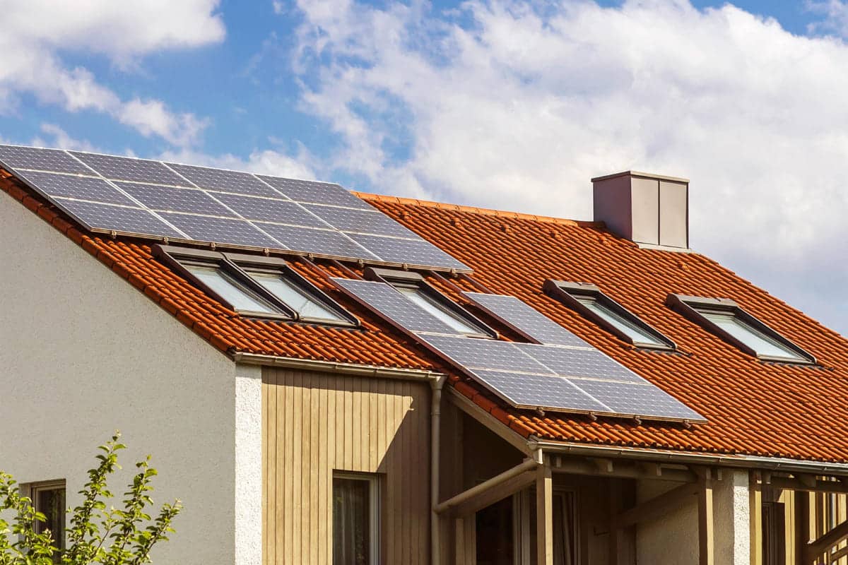 découvrez comment calculer le rendement de vos panneaux photovoltaïques pour maximiser votre investissement énergétique. apprenez les méthodes et outils essentiels pour optimiser votre production d'énergie solaire et réduire vos factures d'électricité.