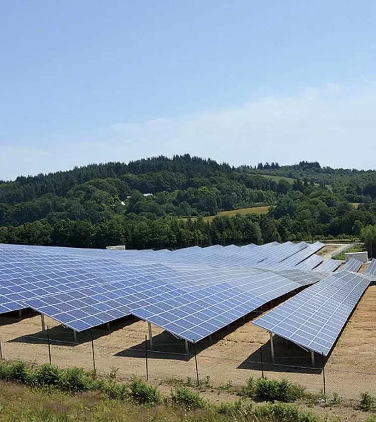 découvrez l'énergie solaire grâce à nos solutions de panneaux photovoltaïques au sol, idéales pour maximiser votre production d'électricité verte. profitez d'une installation adaptée à vos besoins et participez à la transition énergétique tout en réduisant vos factures d'énergie.