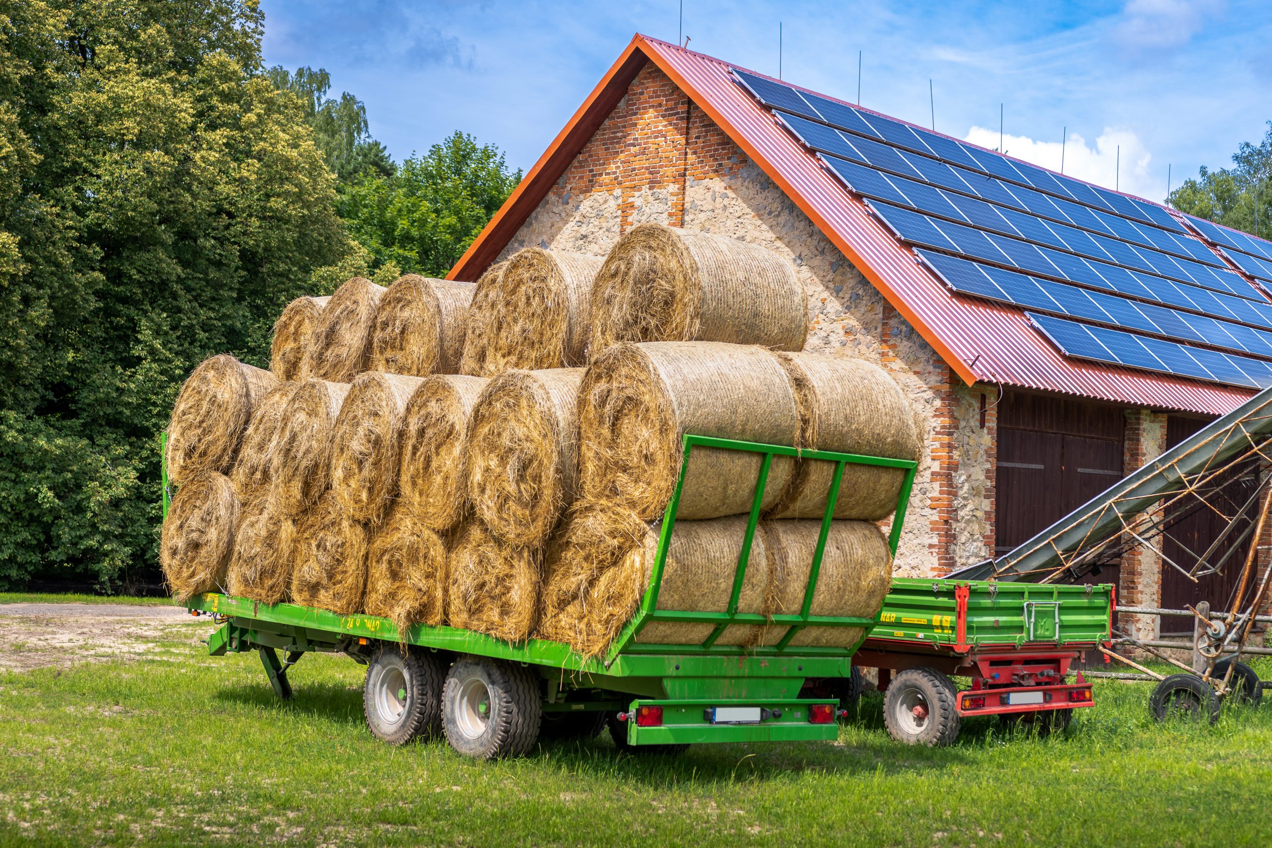 découvrez les avantages des systèmes photovoltaïques agricoles pour optimiser la production énergétique de vos exploitations. maximisez votre autonomie énergétique tout en contribuant à la durabilité de l'agriculture grâce à notre expertise en solutions solaires adaptées au secteur agricole.