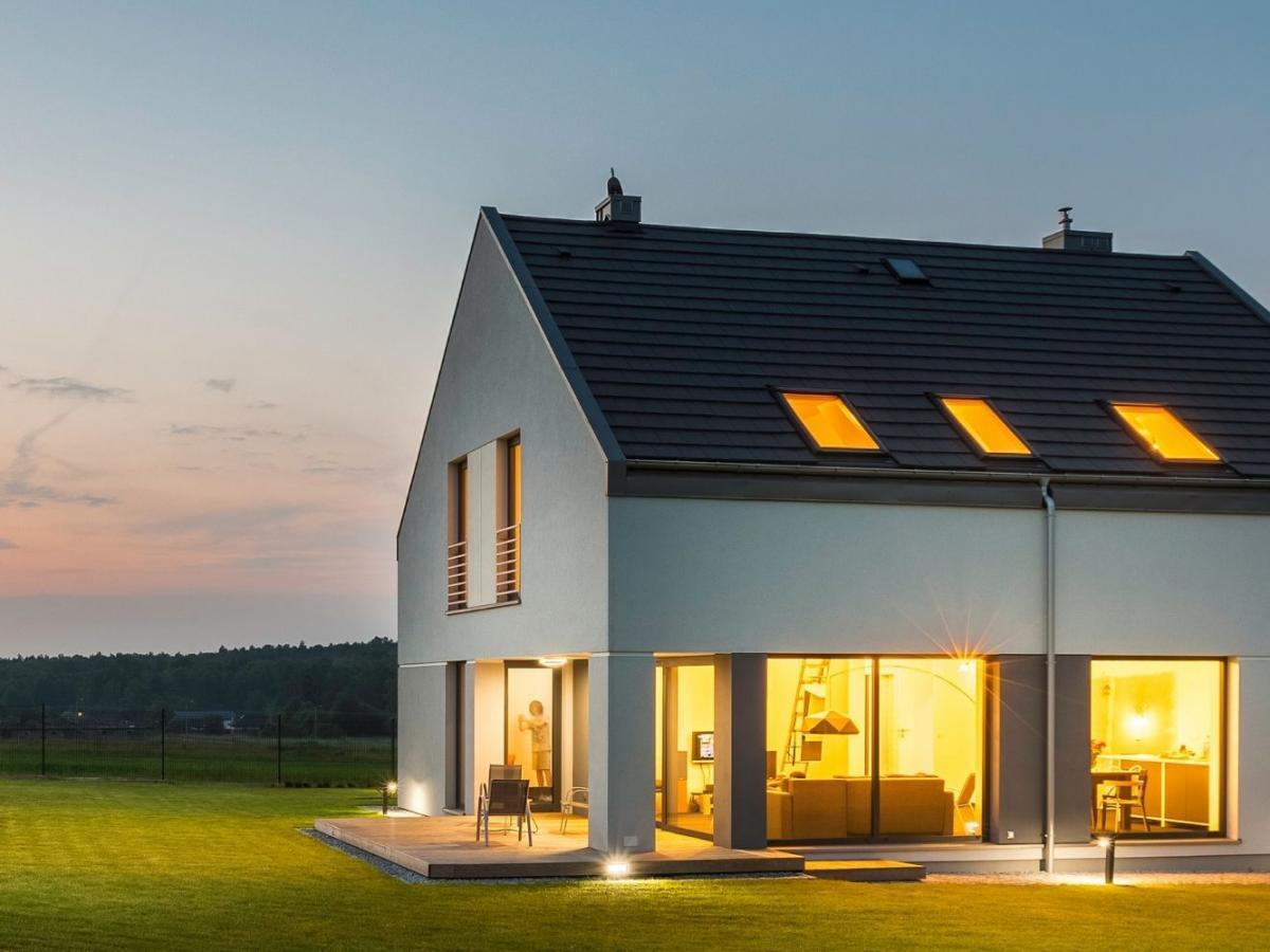 découvrez l'univers des maisons autonomes : un mode de vie durable et éco-responsable. apprenez comment réduire votre empreinte carbone grâce à des solutions énergétiques innovantes et des technologies respectueuses de l'environnement. offrez-vous l'indépendance énergétique tout en profitant du confort moderne.
