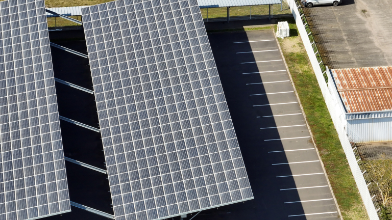 découvrez le plan solaire 2025, une initiative ambitieuse visant à transformer notre dépendance énergétique vers des sources renouvelables. suivez les innovations et les objectifs de durabilité qui façonneront l'avenir de l'énergie verte en france.