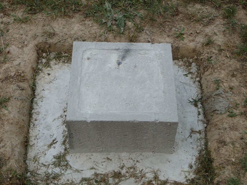 découvrez notre gamme de plots en béton conçus spécialement pour la construction de hangars. offrant robustesse et durabilité, ces plots garantissent une base solide pour vos structures, tout en s'adaptant à divers types de terrain. idéaux pour optimiser votre espace de travail, investissez dans des solutions en béton performantes et à long terme.