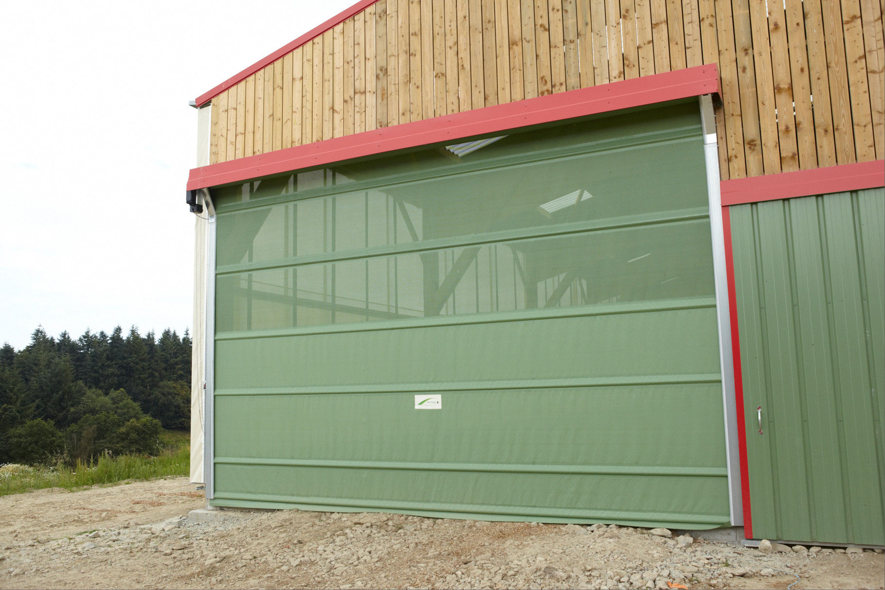découvrez notre sélection exclusive de portes agricoles, alliant robustesse et fonctionnalité, idéales pour sécuriser vos terrains et exploiter efficacement vos espaces agricoles.