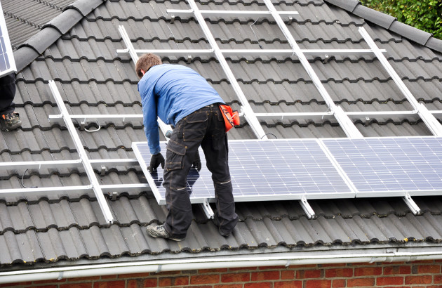 découvrez notre service professionnel de pose de panneaux photovoltaïques. bénéficiez d'une installation rapide et efficace pour maximiser votre production d'énergie solaire et réduire vos factures d'électricité. contactez-nous pour un devis personnalisé !