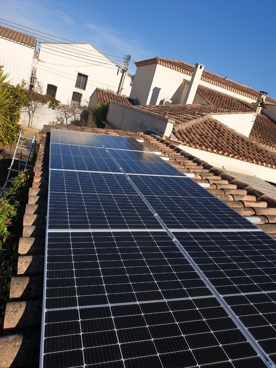 découvrez notre service de pose de panneaux photovoltaïques, une solution énergétique durable qui vous permet de réduire vos factures d'électricité tout en respectant l'environnement. profitez d'une installation professionnelle et rapide, adaptée à vos besoins spécifiques et bénéficiant des dernières technologies solaires.