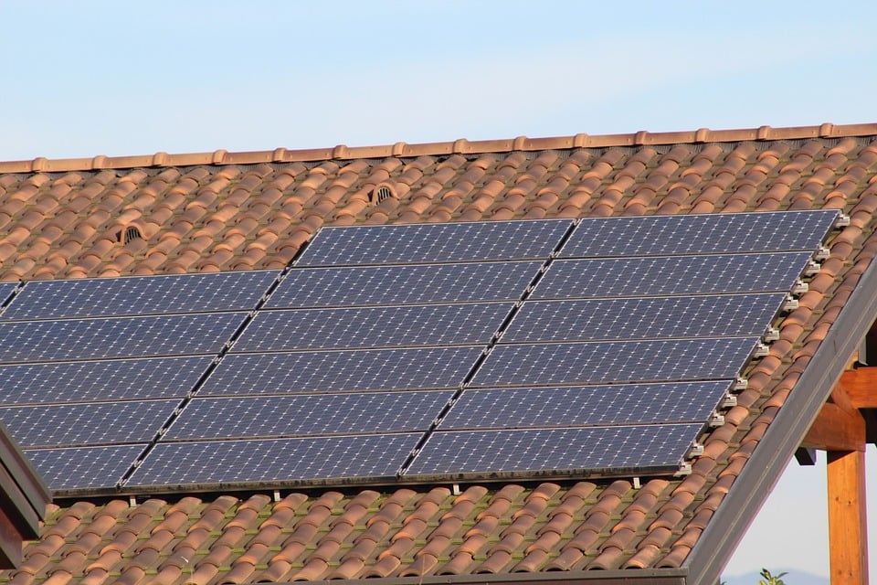 découvrez notre service spécialisé dans la pose de panneaux solaires. profitez d'une installation professionnelle pour optimiser votre production d'énergie renouvelable et réduire votre facture électrique. contactez-nous pour un devis personnalisé et faites le choix d'une énergie durable.