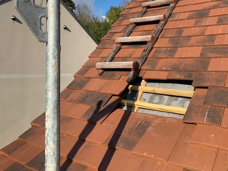 découvrez nos conseils et techniques pour une pose de tuile réussie. que vous soyez un professionnel du bâtiment ou un bricoleur amateur, apprenez les étapes essentielles pour garantir un toit durable et esthétiquement plaisant.