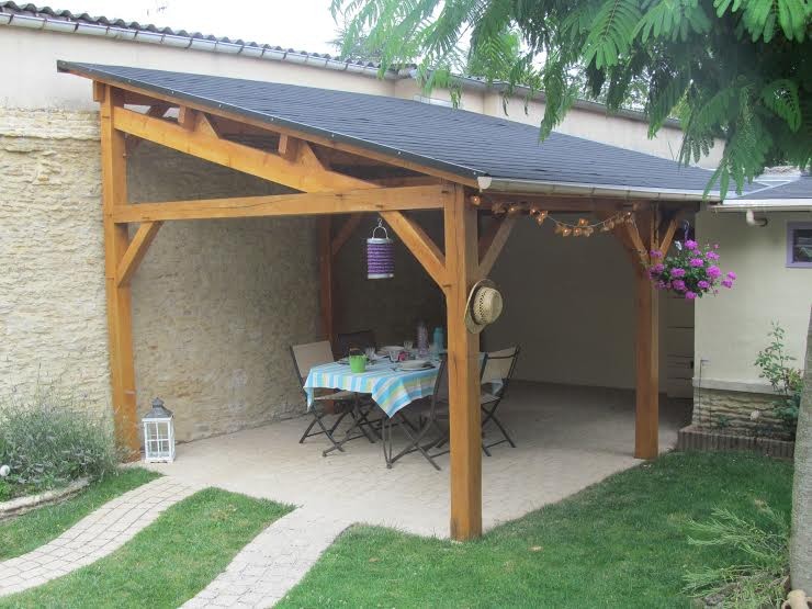 découvrez notre préau en bois, un espace extérieur idéal pour se détendre et profiter de la nature. conçu avec des matériaux de haute qualité, il allie esthétisme et fonctionnalité pour créer un coin de paradis dans votre jardin.