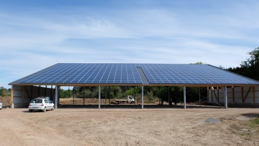 découvrez notre préau solaire, un espace innovant et écologique qui utilise l'énergie solaire pour abriter et protéger vos activités extérieures. idéal pour les écoles, les espaces publics ou les jardins, ce préau allie confort et durabilité, tout en contribuant à la protection de l'environnement.