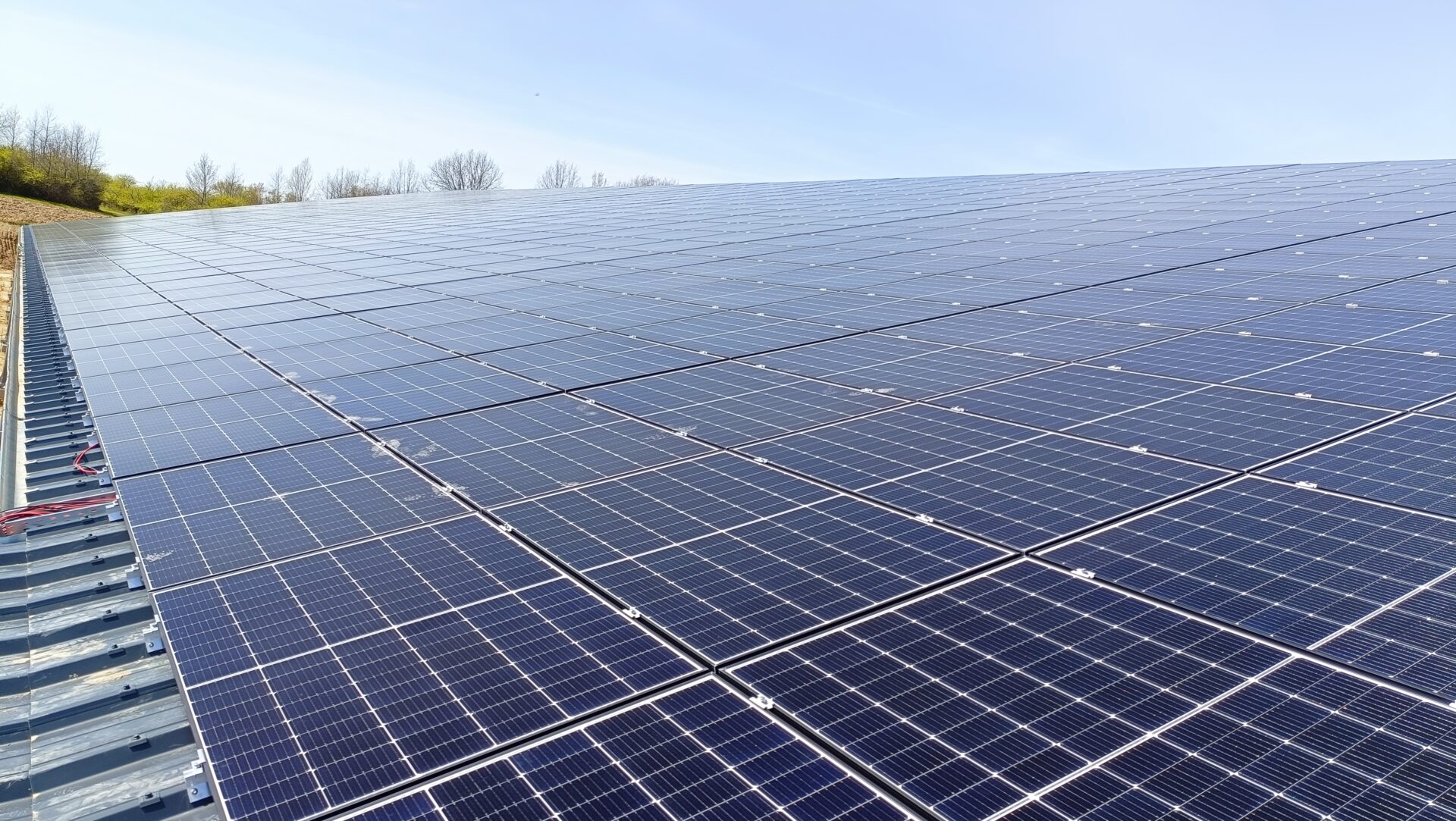découvrez comment bénéficier de la prime photovoltaïque pour optimiser l'installation de vos panneaux solaires. informez-vous sur les aides financières disponibles et les conditions d'éligibilité pour réduire vos coûts énergétiques et contribuer à la transition écologique.