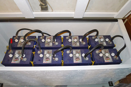 découvrez les prix des batteries pour maisons autonomes et optimisez votre système énergétique. comparez les modèles, choisissez la capacité qui vous convient et investissez dans une solution durable pour réduire vos factures d'électricité.