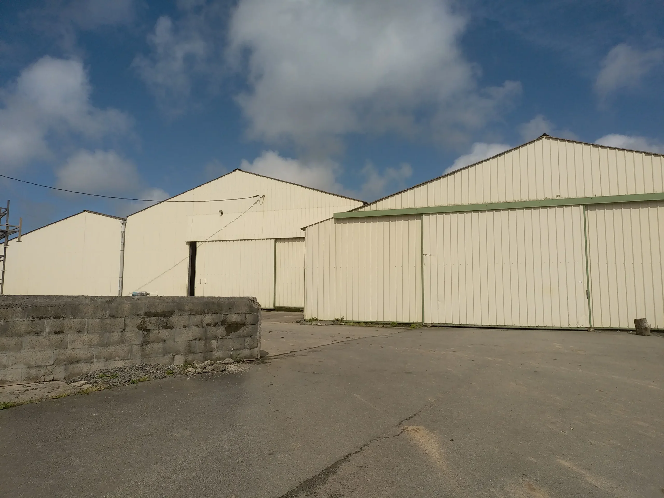 découvrez nos prix compétitifs pour la construction et l'achat de hangars. profitez d'offres exceptionnelles et d'un service personnalisé pour vos projets agricoles, industriels ou de stockage.