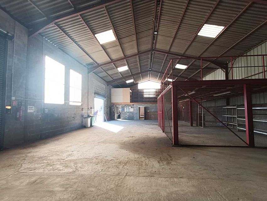 découvrez les tarifs attractifs pour la location de hangars adaptés à vos besoins. comparez les options disponibles et trouvez l'espace idéal pour stocker vos biens ou gérer votre activité. profitez de nos conseils pour optimiser votre choix et économiser sur votre budget de location.