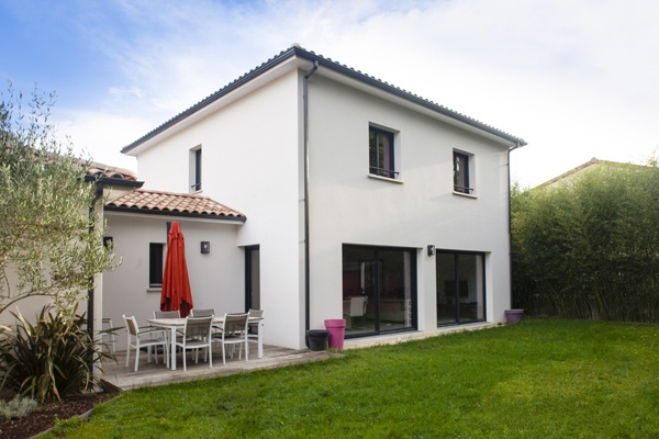 découvrez notre guide complet sur les prix des maisons basse énergie. comparez les coûts, les avantages et les différentes options disponibles pour construire ou acheter une maison écologique, tout en économisant sur vos factures d'énergie.