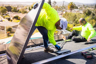 découvrez tout ce qu'il faut savoir sur les prix des onduleurs photovoltaïques. comparez les modèles, les marques et trouvez l'onduleur adapté à vos besoins pour maximiser l'efficacité de votre installation solaire.