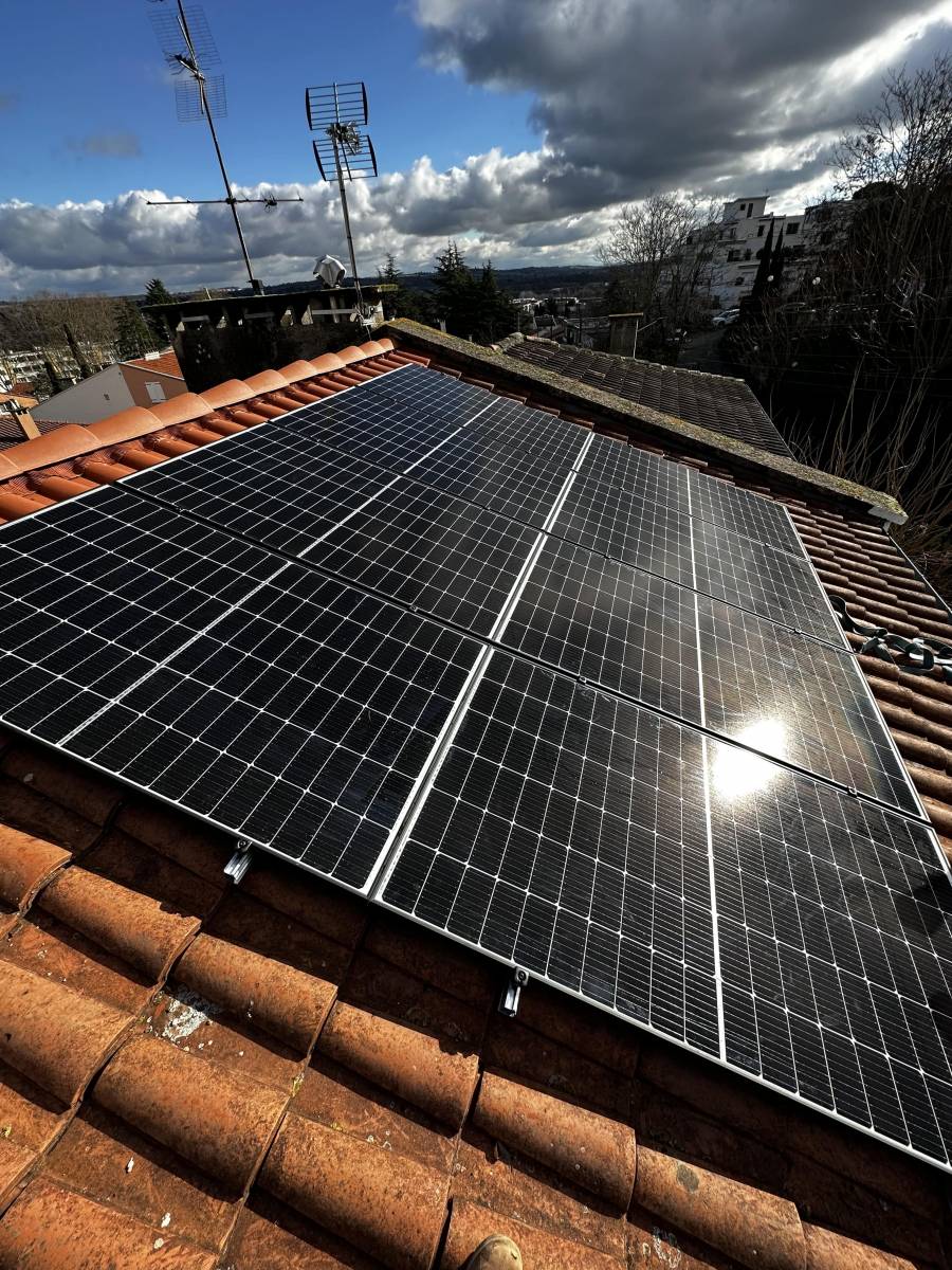 découvrez les prix des panneaux solaires au mètre carré. comparez les tarifs, informez-vous sur les aides financières et trouvez la solution idéale pour votre projet d'énergie renouvelable.