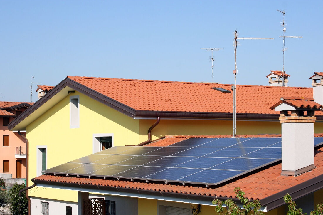 découvrez les prix des panneaux solaires au mètre carré en 2023. comparez les options et trouvez la solution la plus économique pour produire de l'énergie solaire chez vous. obtenez des informations sur les frais d'installation, les économies d'énergie potentielles et les subventions disponibles.