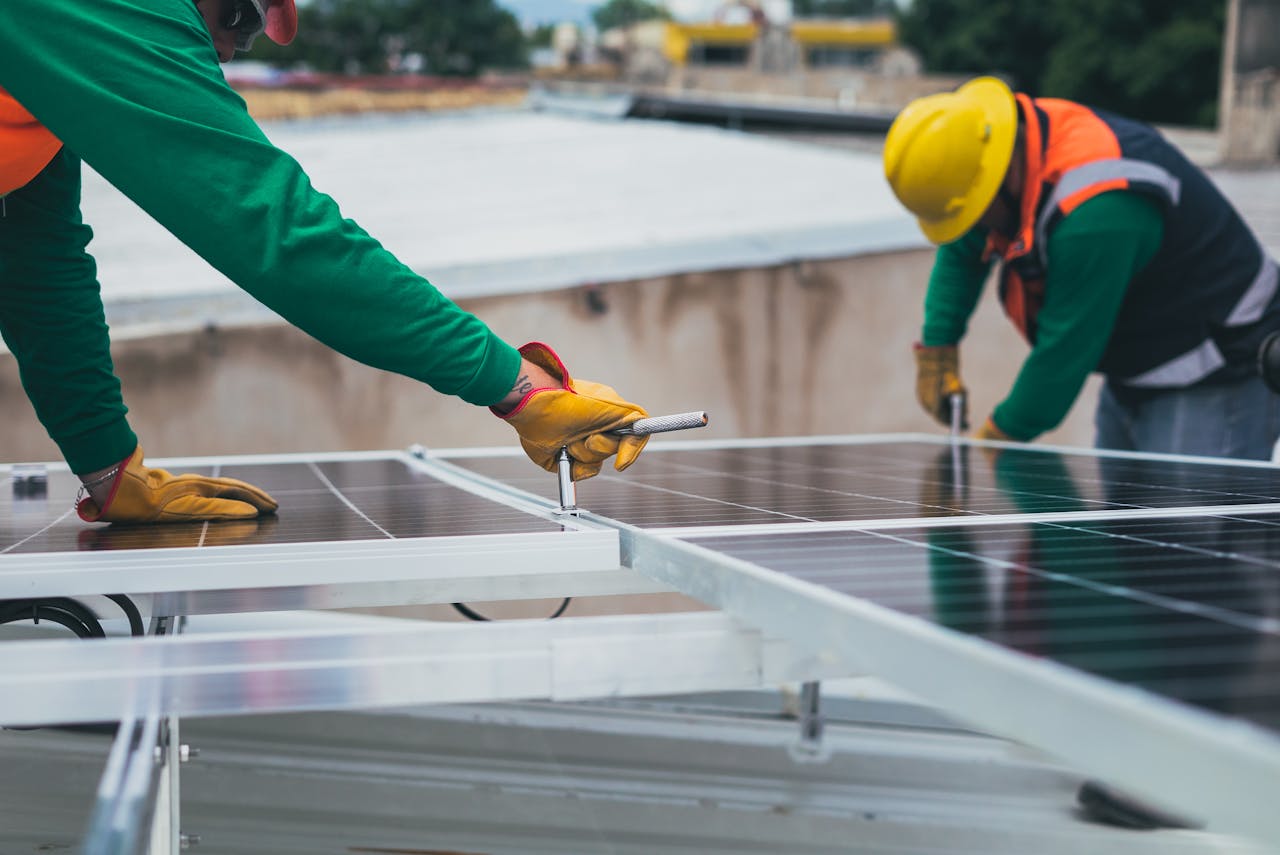 découvrez les prix des panneaux photovoltaïques et comment ils peuvent vous faire économiser sur vos factures d'énergie. comparez les coûts d'installation, les subventions disponibles et les avantages à long terme de l'énergie solaire.
