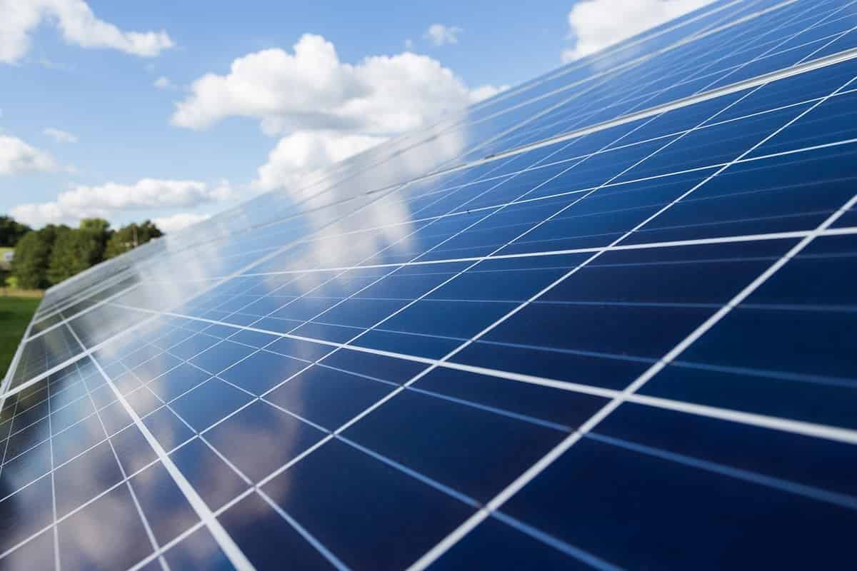 découvrez les prix des panneaux solaires et comparez les offres pour faire des économies sur votre facture d'énergie. informez-vous sur les aides disponibles et choisissez la solution idéale pour votre projet d'installation solaire.