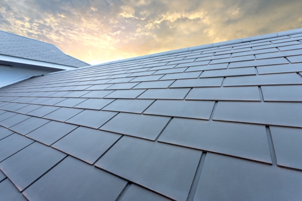 découvrez tout ce qu'il faut savoir sur les prix de la toiture en ardoise : facteurs influençant les coûts, astuces pour réduire les dépenses, et conseils pour un choix durable et esthétique. passez au crible les options et trouvez la meilleure solution pour votre maison.