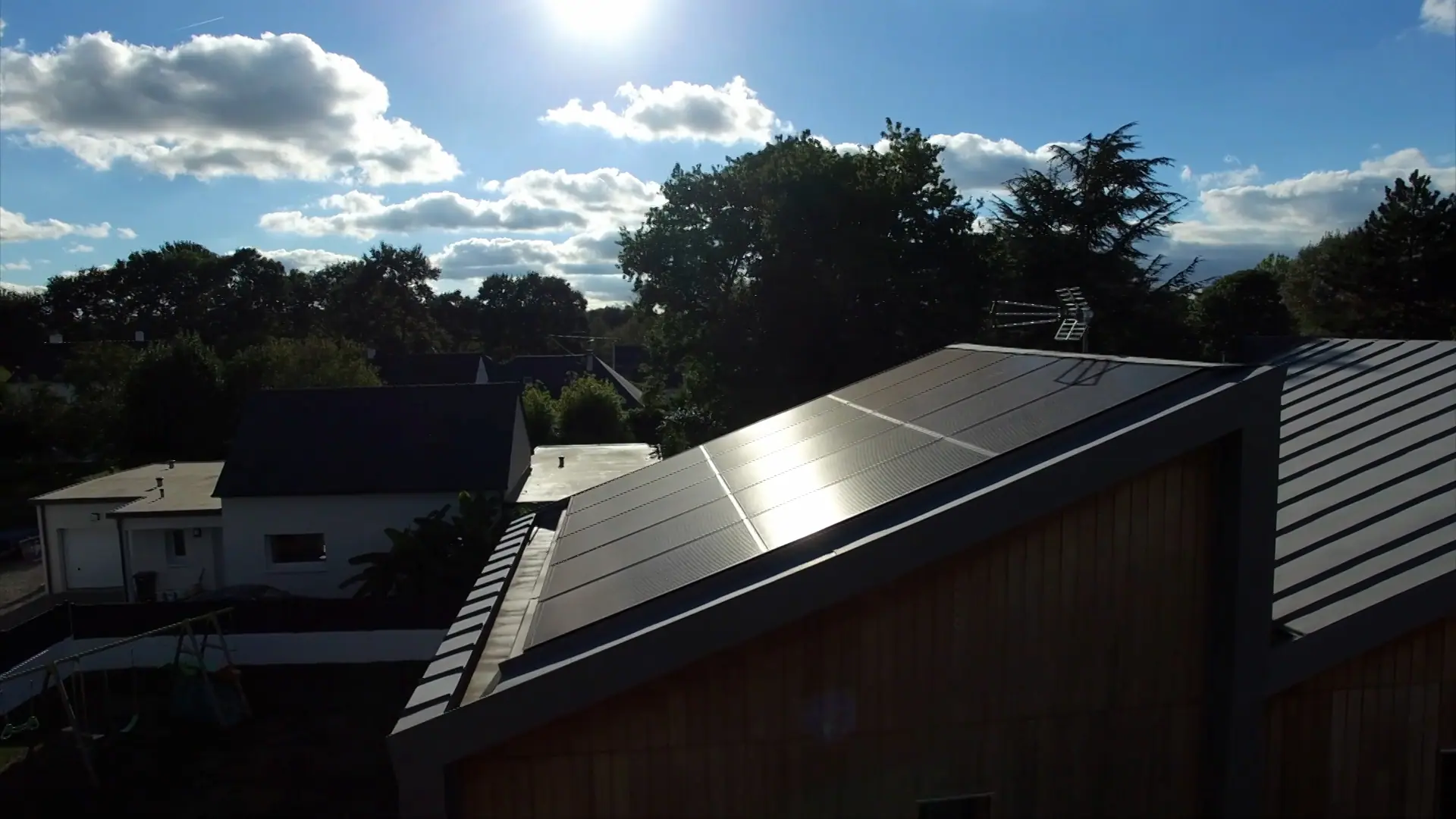 découvrez les prix des toitures solaires pour votre maison. comparez les coûts, les matériaux et les avantages des installations photovoltaïques afin de faire un choix éclairé pour une énergie durable et économique.