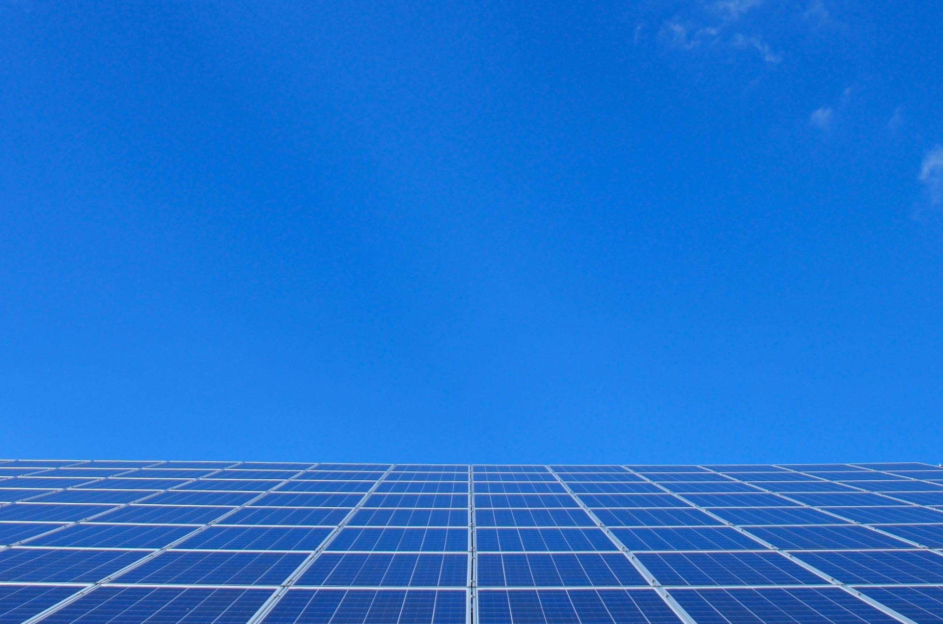 découvrez l'univers de la production photovoltaïque, une solution énergétique durable et innovante. apprenez comment transformer la lumière du soleil en électricité pour réduire vos factures d'énergie et contribuer à la protection de l'environnement.