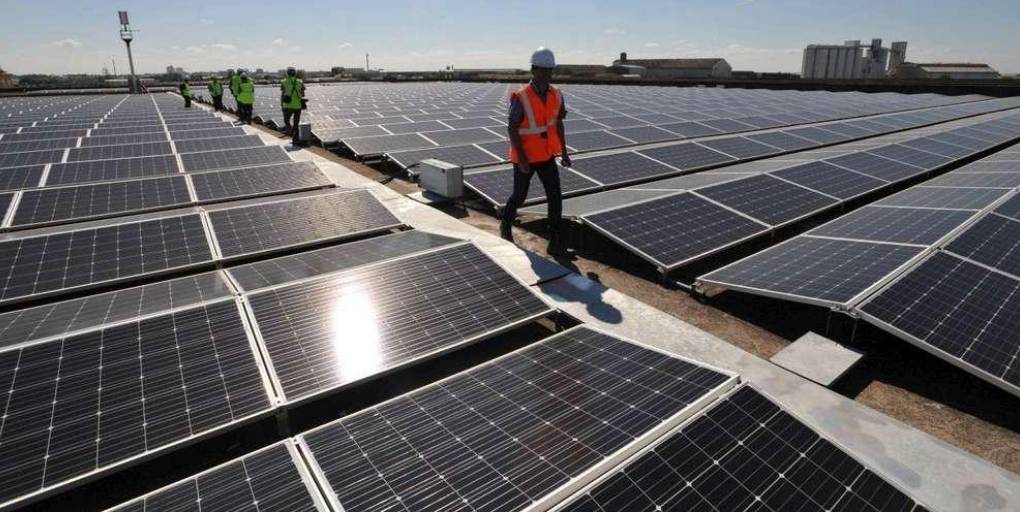 découvrez les avantages de l'énergie solaire, une source d'énergie renouvelable et durable, qui permet de réduire votre facture d'électricité tout en préservant l'environnement. apprenez comment tirer parti de l'énergie du soleil pour une maison verte et économiquement avantageuse.