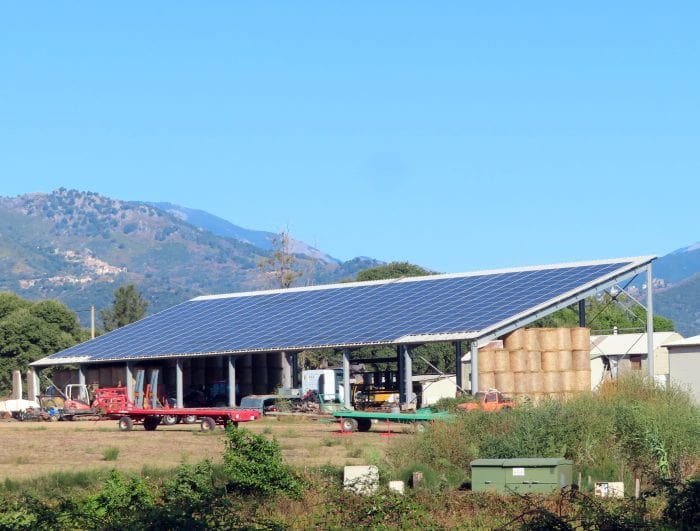 découvrez les avantages des systèmes photovoltaïques pour le secteur agricole. optimisez vos coûts énergétiques tout en contribuant à une agriculture durable grâce à l'énergie solaire.