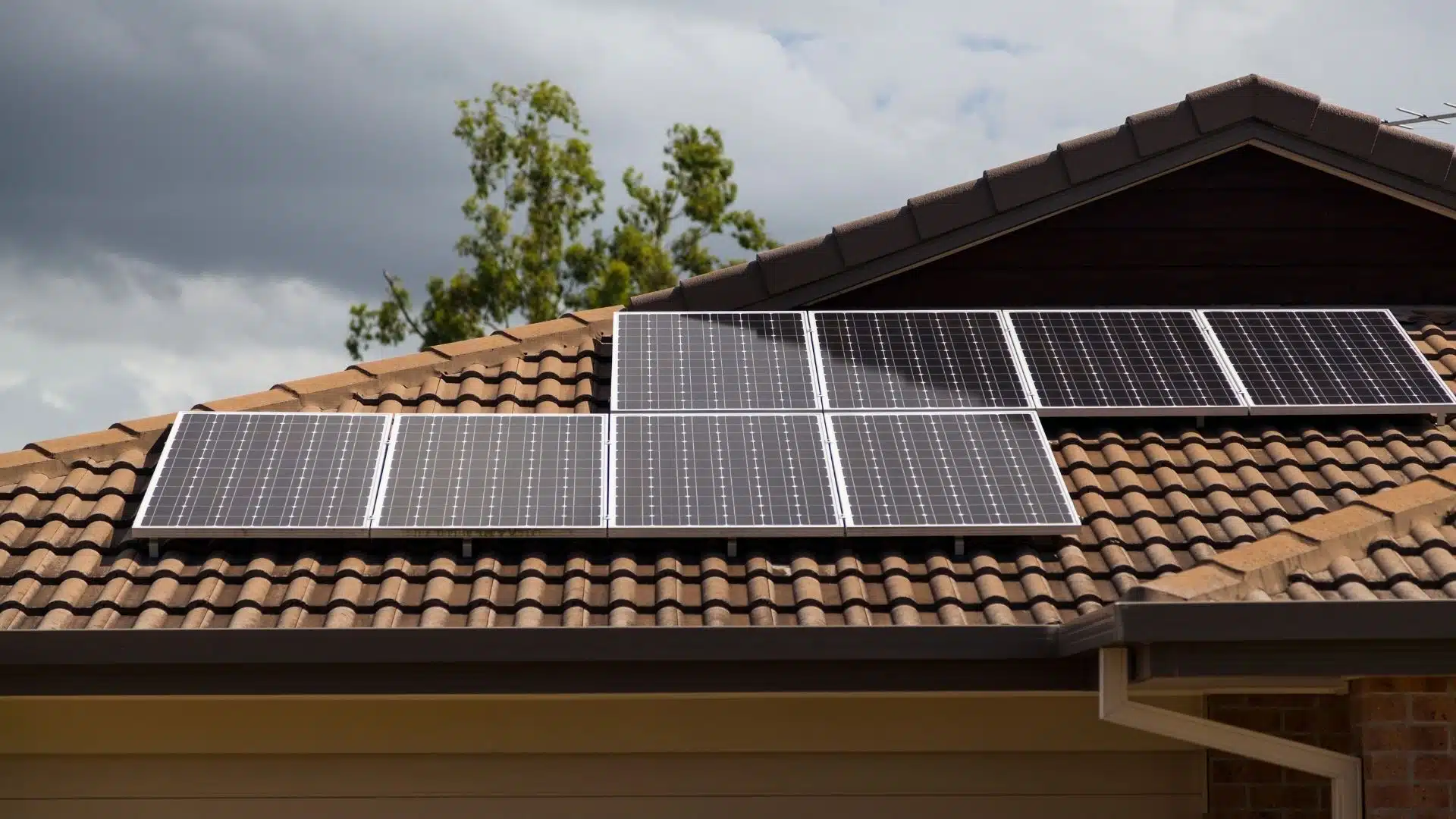 découvrez la puissance des panneaux solaires et comment ils peuvent transformer votre consommation d'énergie. optimisez vos économies et réduisez votre empreinte carbone grâce à cette source d'énergie renouvelable.