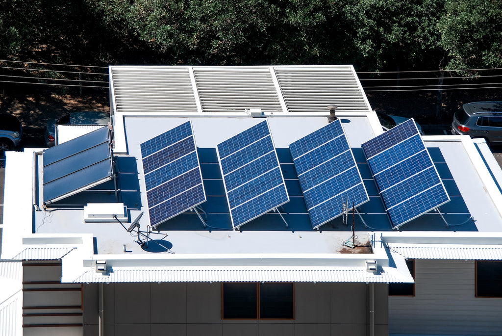découvrez la puissance des panneaux photovoltaïques (pv) en kwh et apprenez comment maximiser leur efficacité pour produire de l'énergie durable. informez-vous sur les facteurs influençant la production d'électricité solaire et optimisez votre investissement en énergies renouvelables.