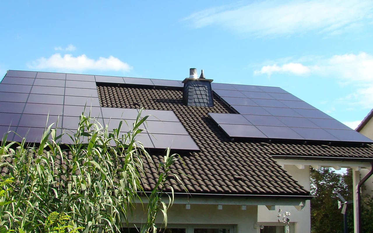 découvrez comment évaluer la puissance de vos panneaux photovoltaïques (pv) en kwh. optimisez votre production d'énergie solaire et réduisez vos factures d'électricité grâce à une compréhension approfondie des performances de vos panneaux.