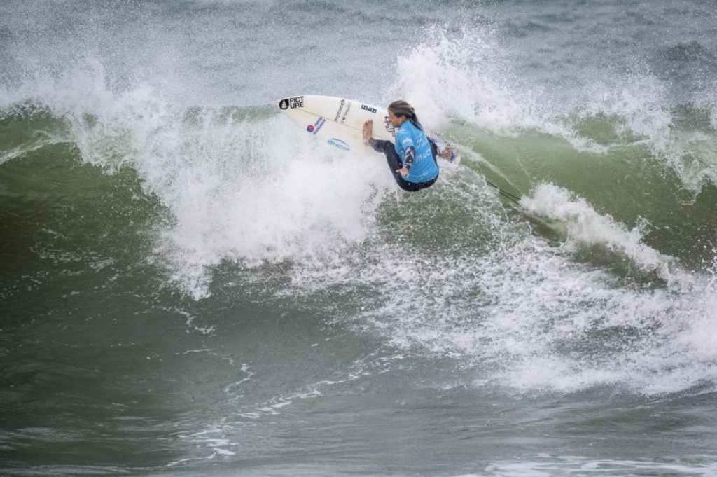 découvrez la puissance du surf : des conseils d'experts, des techniques avancées et des recommandations d'équipement pour élever votre pratique sur les vagues. rassemblez votre énergie et plongez dans l'univers passionnant du surf !