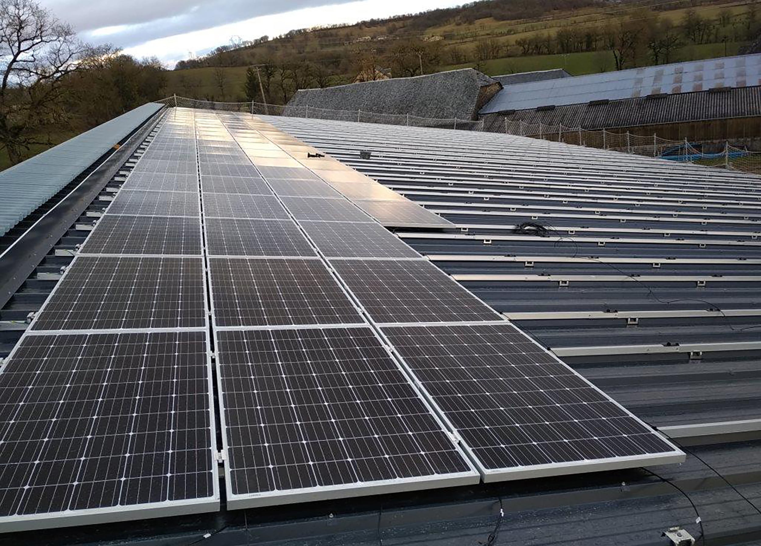 découvrez les avantages de la toiture photovoltaïque, une solution efficace et durable pour produire votre propre électricité tout en préservant l'environnement. optez pour une installation qui valorise votre habitat et réduit vos factures d'énergie.