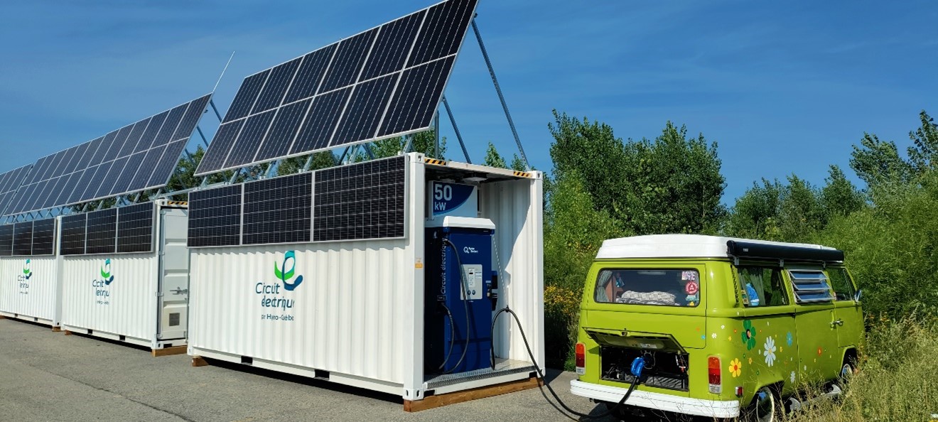 découvrez les solutions de recharge solaire pour véhicules électriques, alliant efficacité énergétique et respect de l'environnement. profitez d'une autonomie renforcée grâce à des systèmes de recharge innovants et durables, adaptés à vos besoins.
