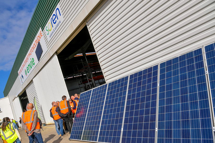 découvrez l'importance du recyclage des panneaux solaires pour un avenir durable. apprenez comment ce processus contribue à la préservation de l'environnement et à la valorisation des matériaux, tout en réduisant l'empreinte carbone. informez-vous sur les différentes méthodes et initiatives en matière de recyclage afin de soutenir la transition énergétique.