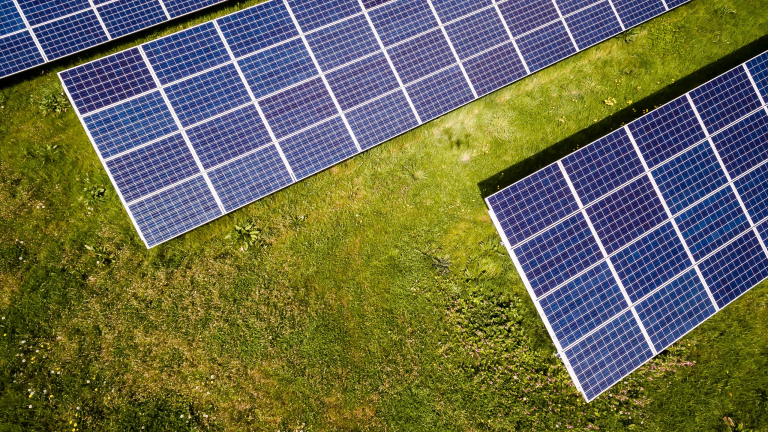 découvrez les principales réglementations photovoltaïques en france, les normes à respecter pour l'installation de panneaux solaires et les aides disponibles pour optimiser votre investissement dans l'énergie verte.